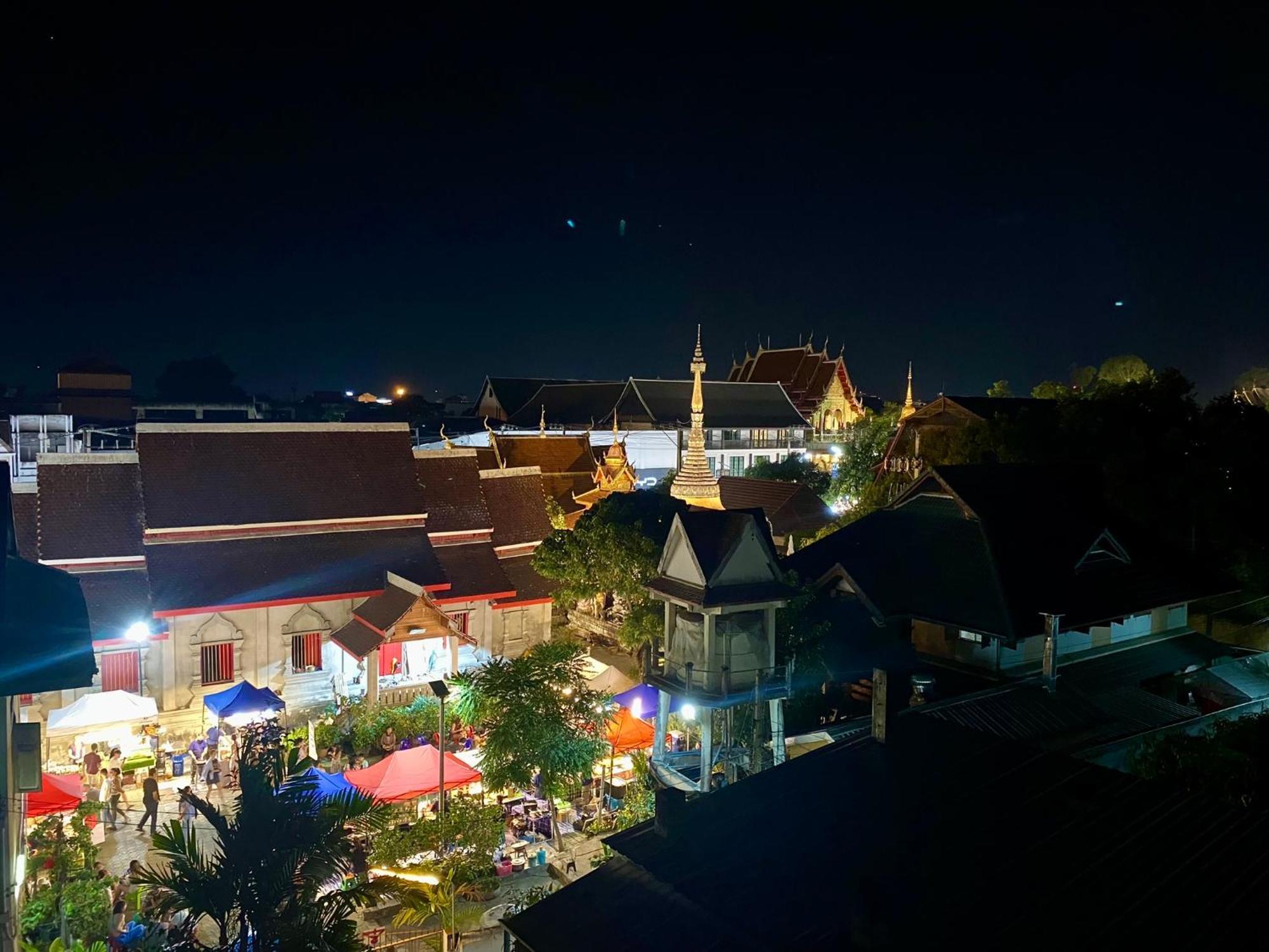 Awana House Bed & Breakfast Chiang Mai Exterior photo