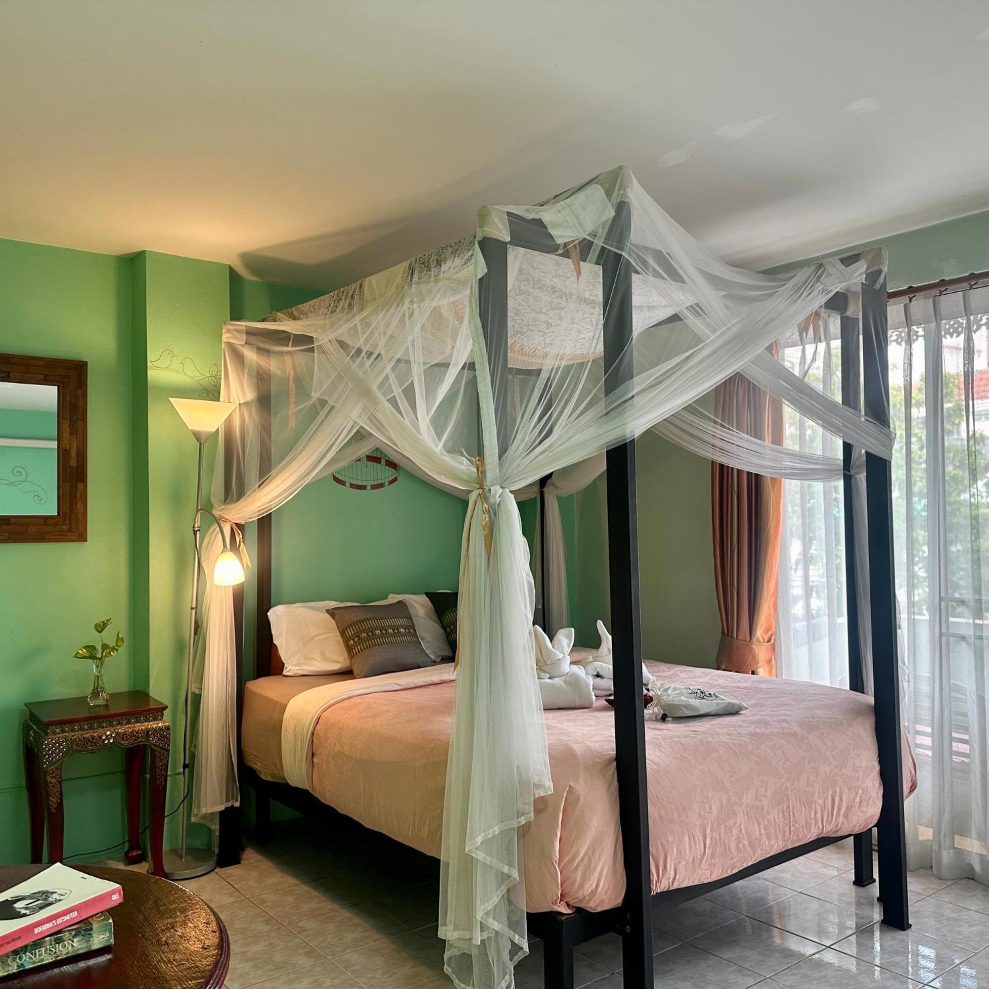 Awana House Bed & Breakfast Chiang Mai Exterior photo